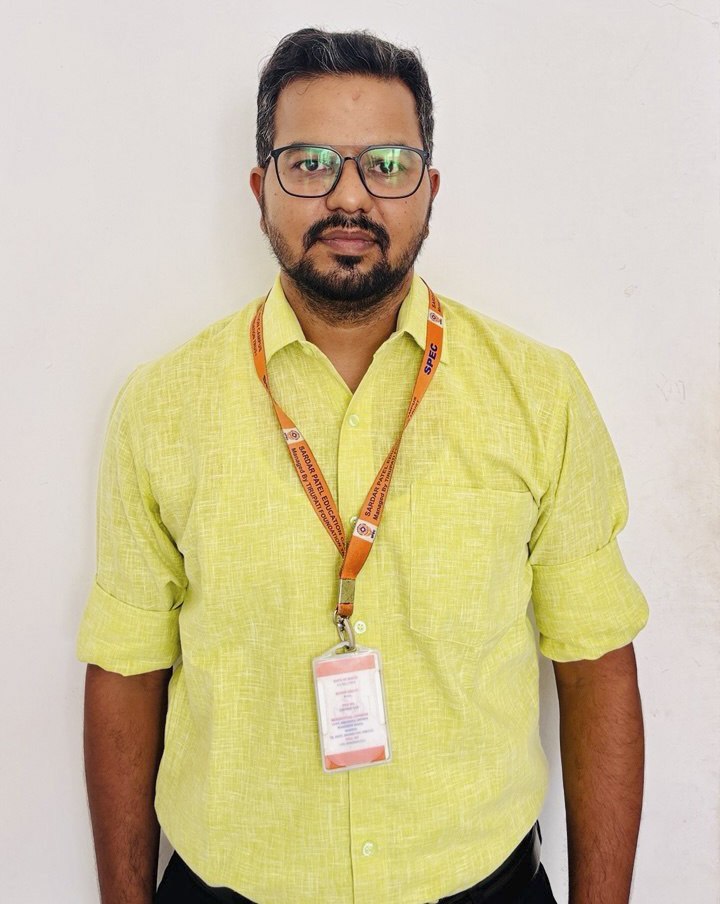 Dr. Mukund Thakur